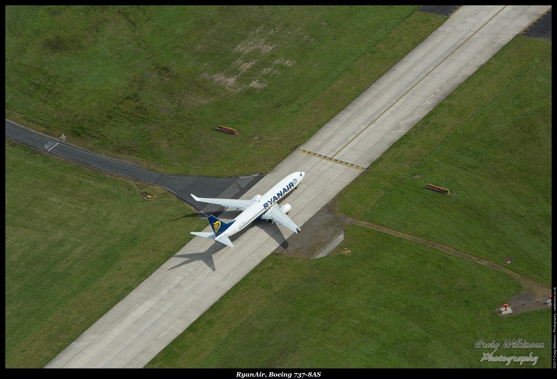 01-RyanAir, Boeing 737-8AS - (5760 x 3840)